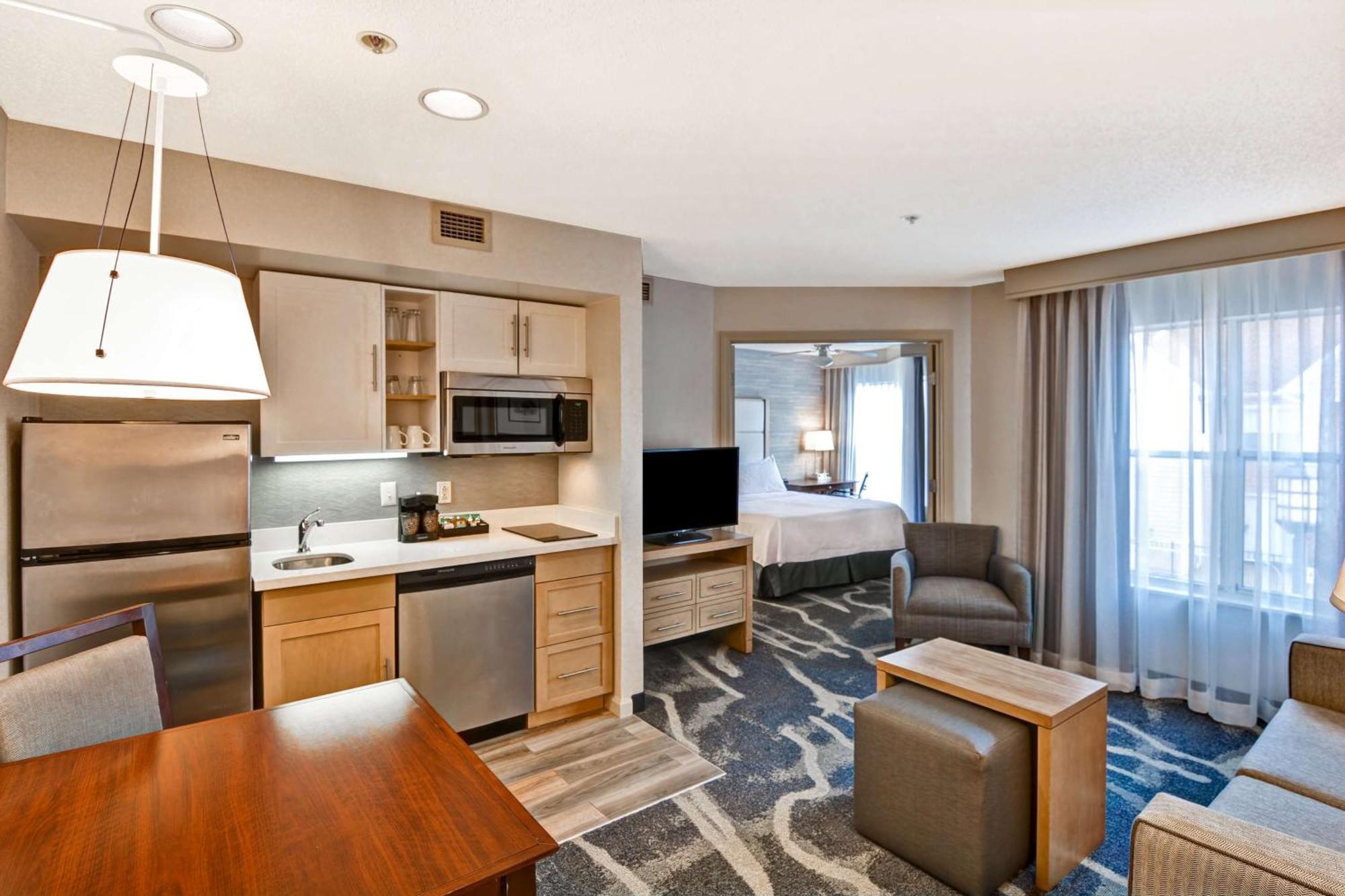 Homewood Suites By Hilton Windsor Locks Hartford Exterior photo